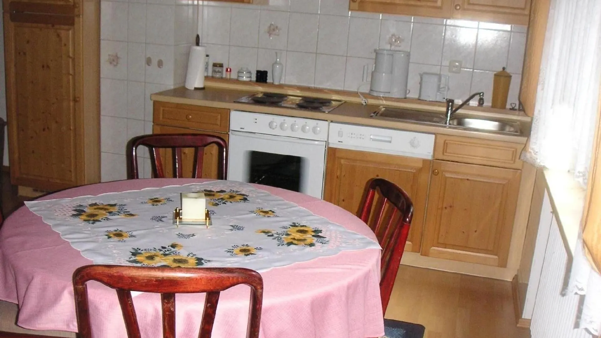 شقة Erdgeschoss-Wohnung Mit Privater Terrasse Fuer Sechs Personen غوسوينستين